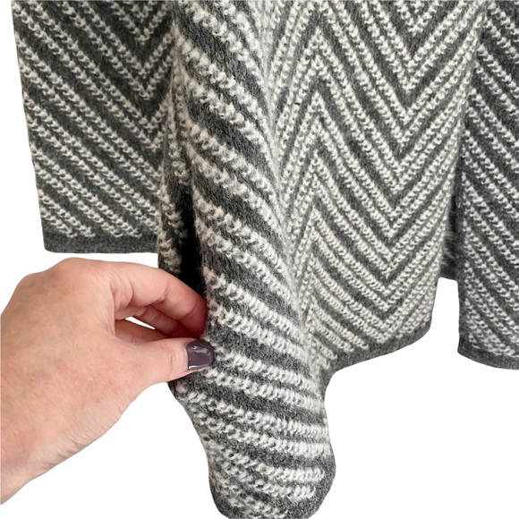 Italian Made Gray Chevron Wool Blend Cardigan Size Small - Picture 9 of 10